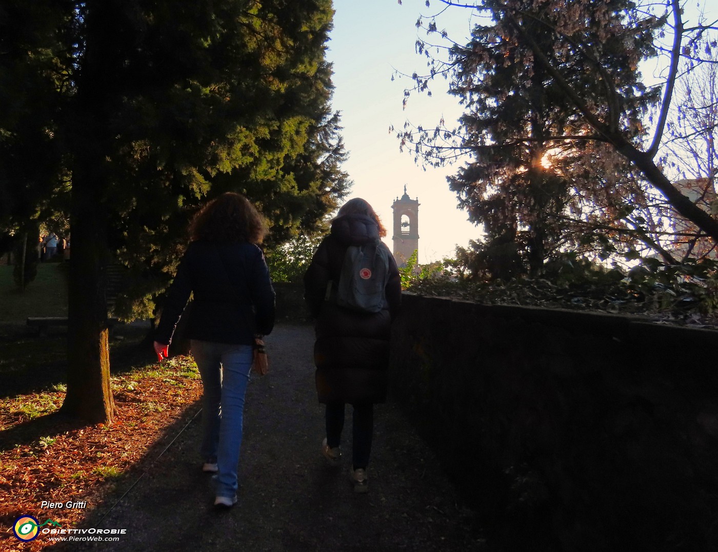 35 Dal Parco della Rocca il vicino campanile di San Pancrazio.JPG